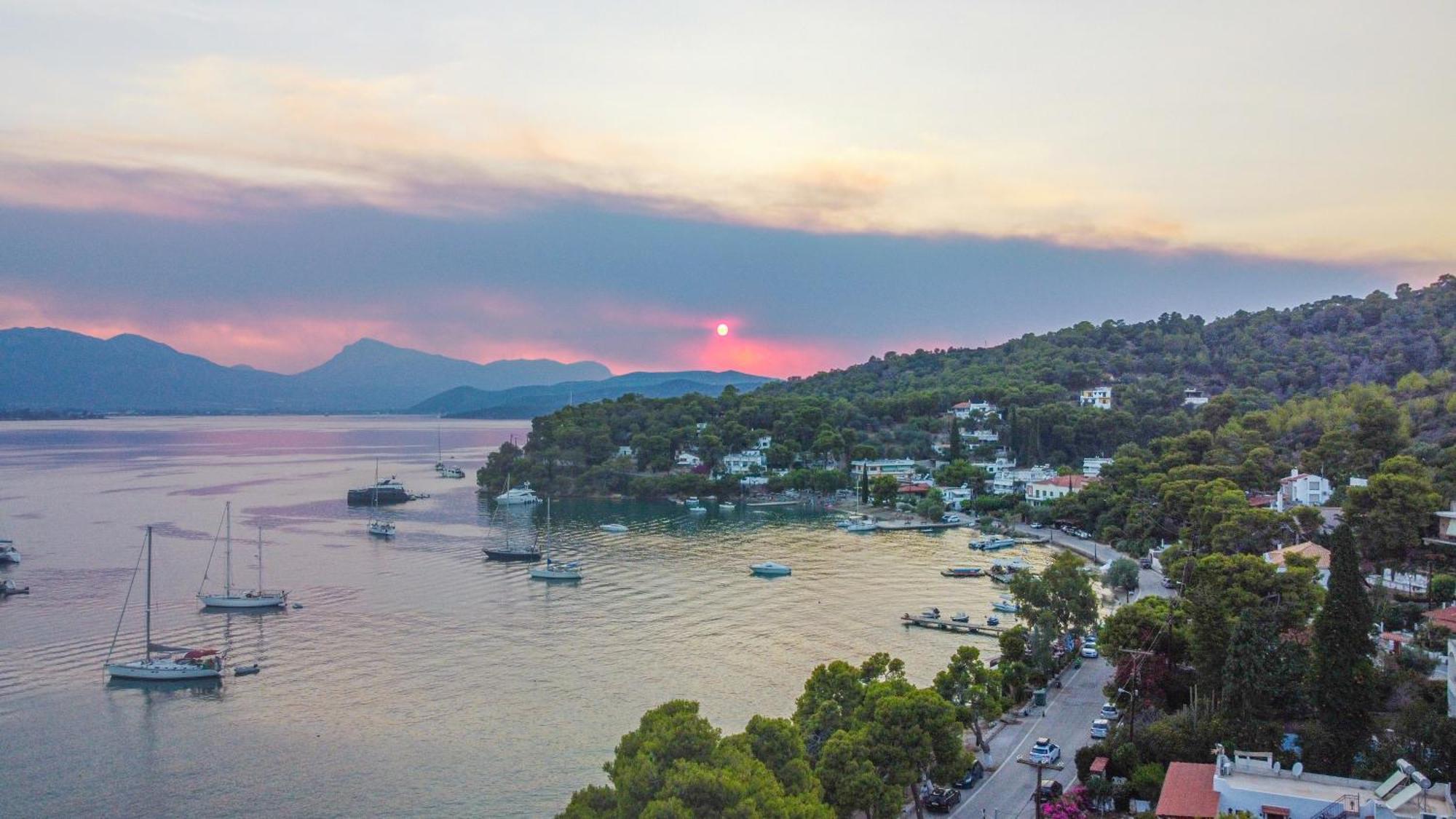 Seaview Apartment - Poros Relaxing Beachfront Flat Poros Town Exterior foto