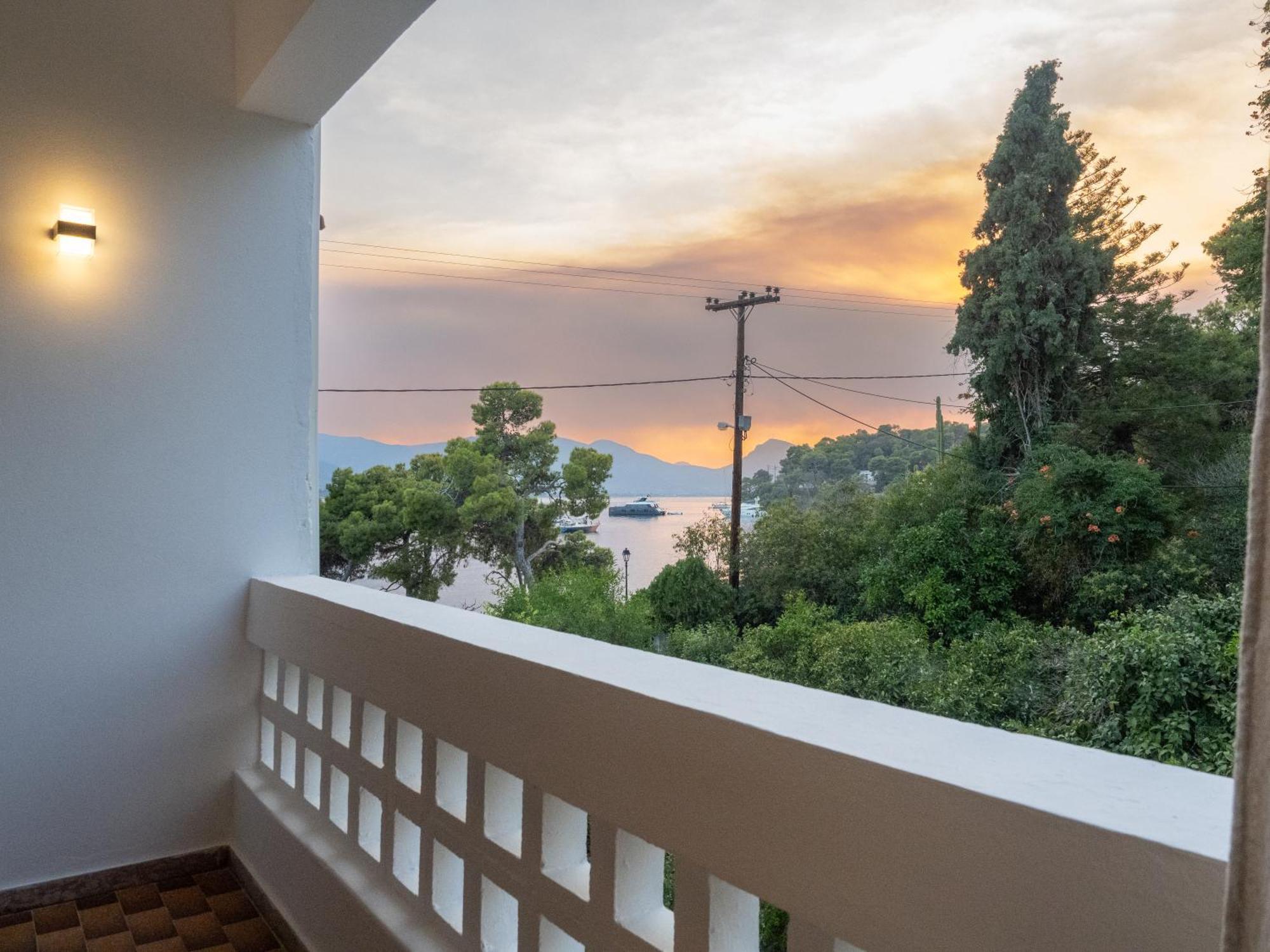 Seaview Apartment - Poros Relaxing Beachfront Flat Poros Town Exterior foto