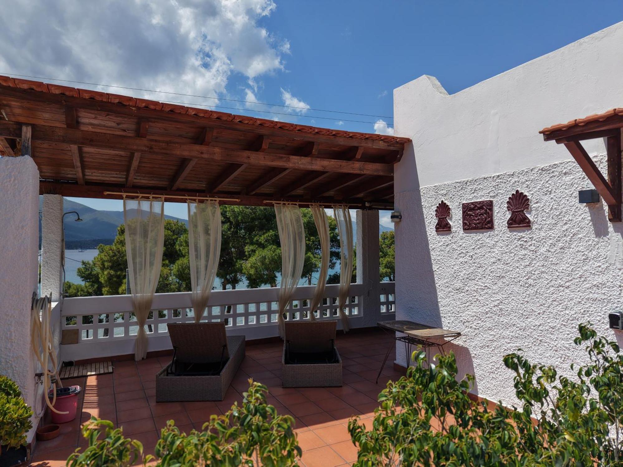 Seaview Apartment - Poros Relaxing Beachfront Flat Poros Town Exterior foto